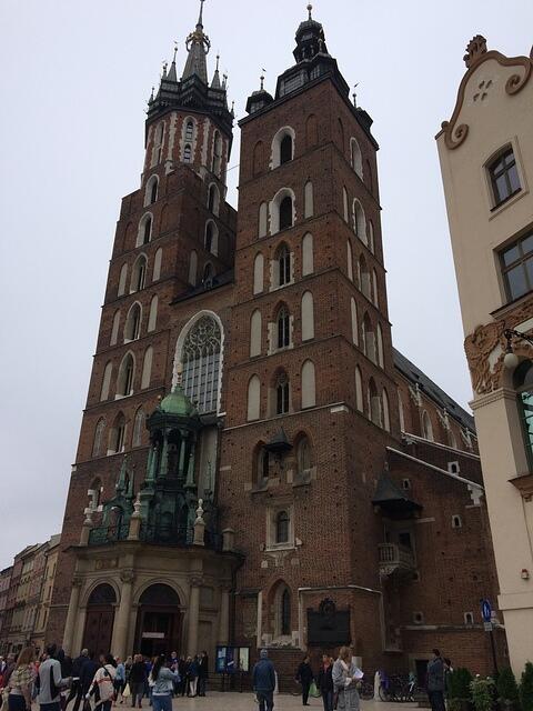 07-St Marys Basilica in town square