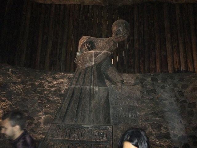 24-Wieliczka Salt Mine-statues carved out of salt were everywhere
