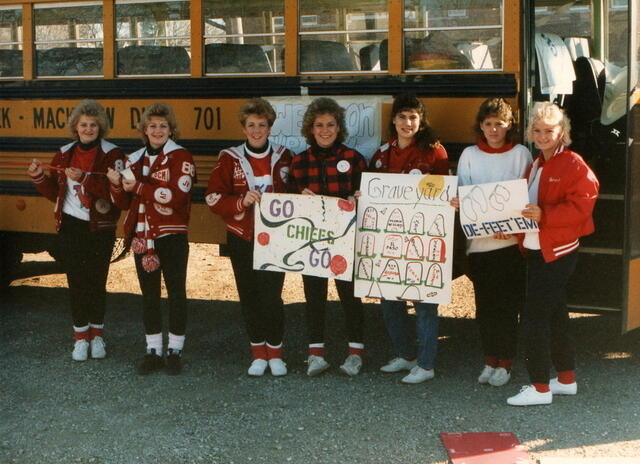Cheerleader gals - From Michelle Young private photo collection