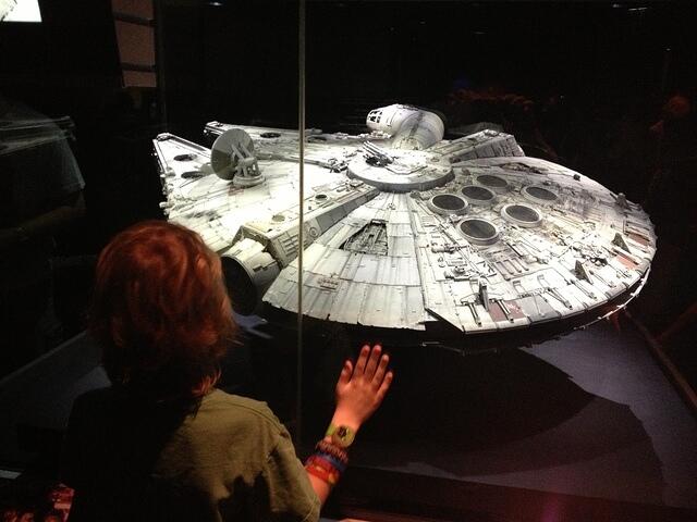 01 - large millenium falcon model