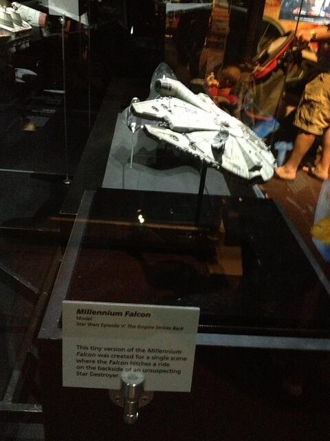 06 - small millenium falcon model
