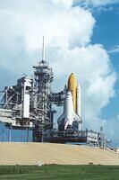03-SpaceShuttleOnLaunchPad