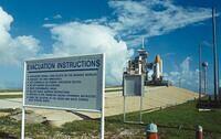 04-SpaceShuttleOnLaunchPad
