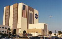 17-SpaceShuttleFerryFlightArrival